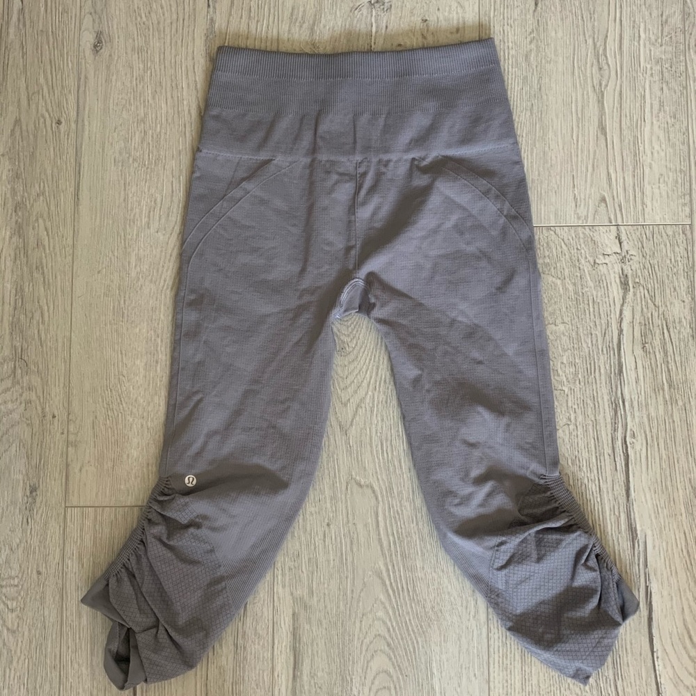 LULULEMON CROP GREY LEGGINGS
